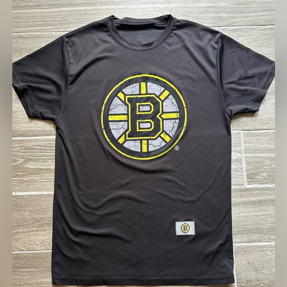 Men’s medium bruins shirt